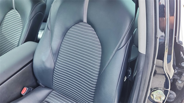 Vehicle image 11 of 33
