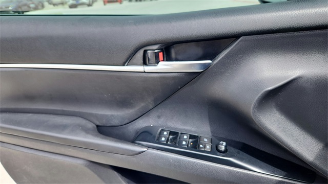 Vehicle image 19 of 33