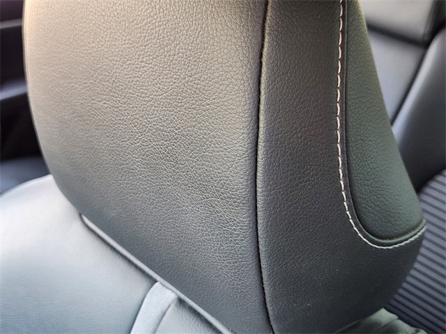 Vehicle image 14 of 30