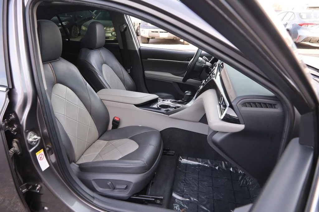 2018 Toyota Camry SE Image 9 of 29