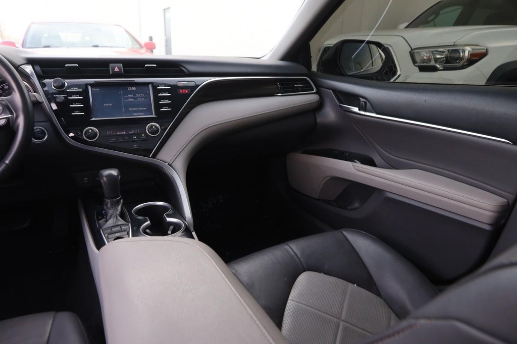 2018 Toyota Camry SE Image 15 of 29