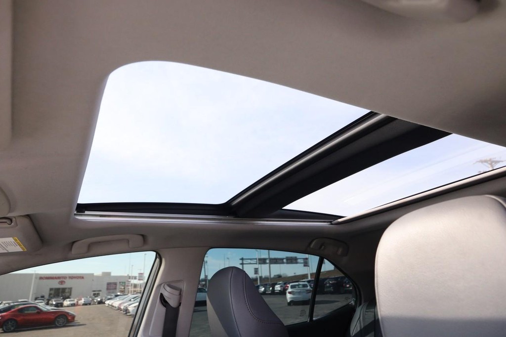 2018 Toyota Camry SE Image 14 of 29