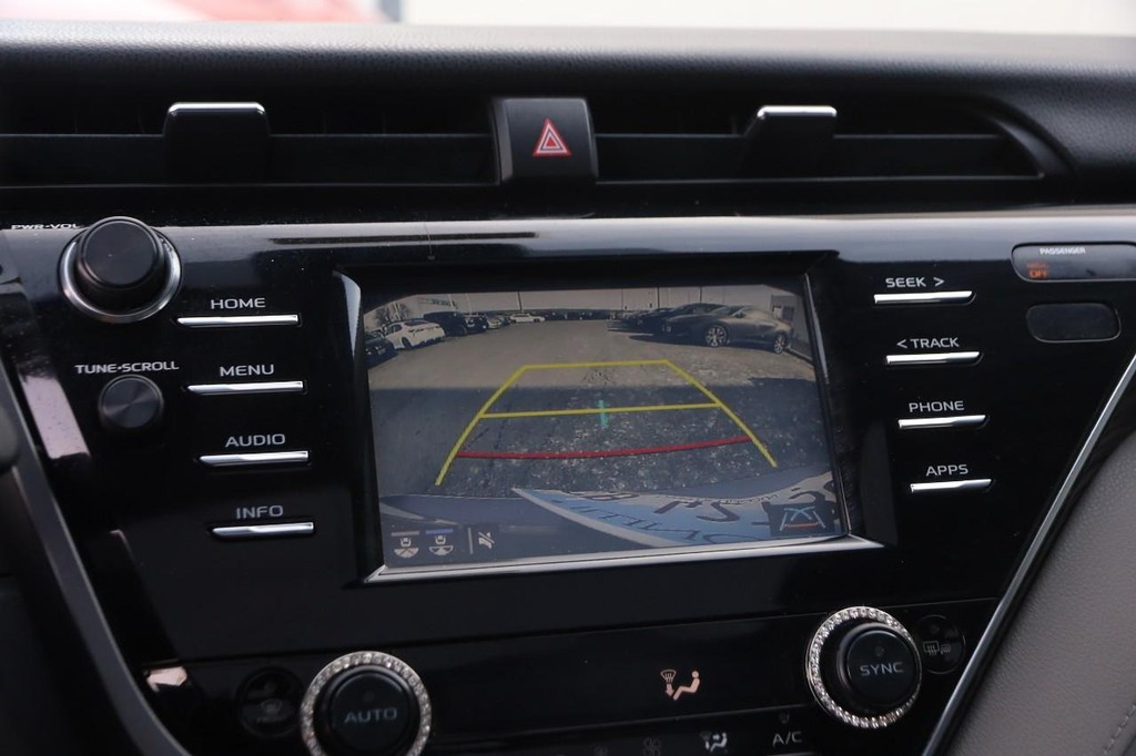 2018 Toyota Camry SE Image 19 of 29