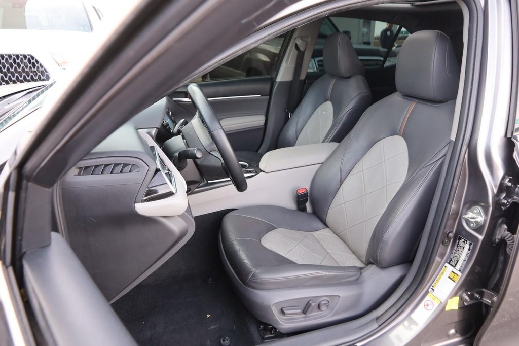 2018 Toyota Camry SE Image 11 of 29