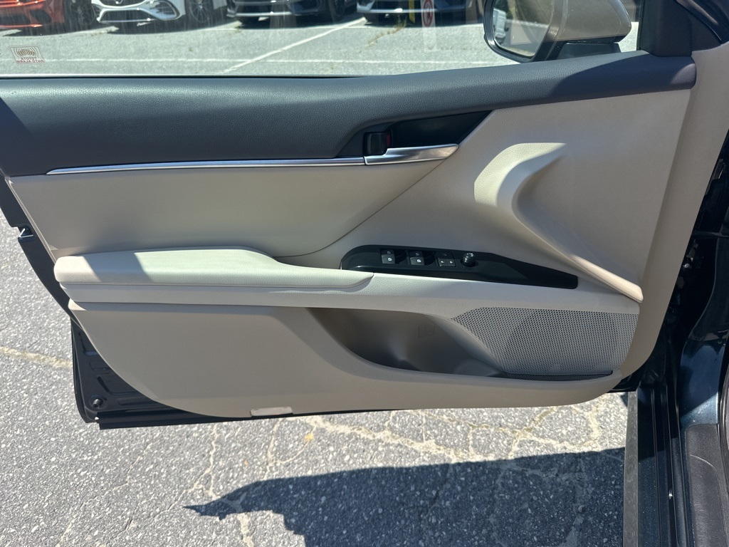 Vehicle image 22 of 31