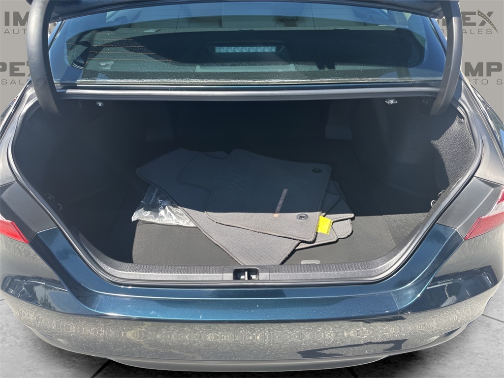 Vehicle image 25 of 31