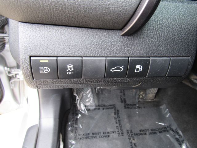 Vehicle image 25 of 36