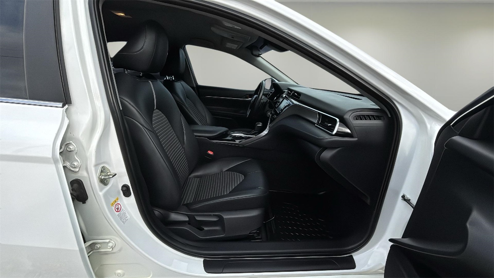 Vehicle image 10 of 21