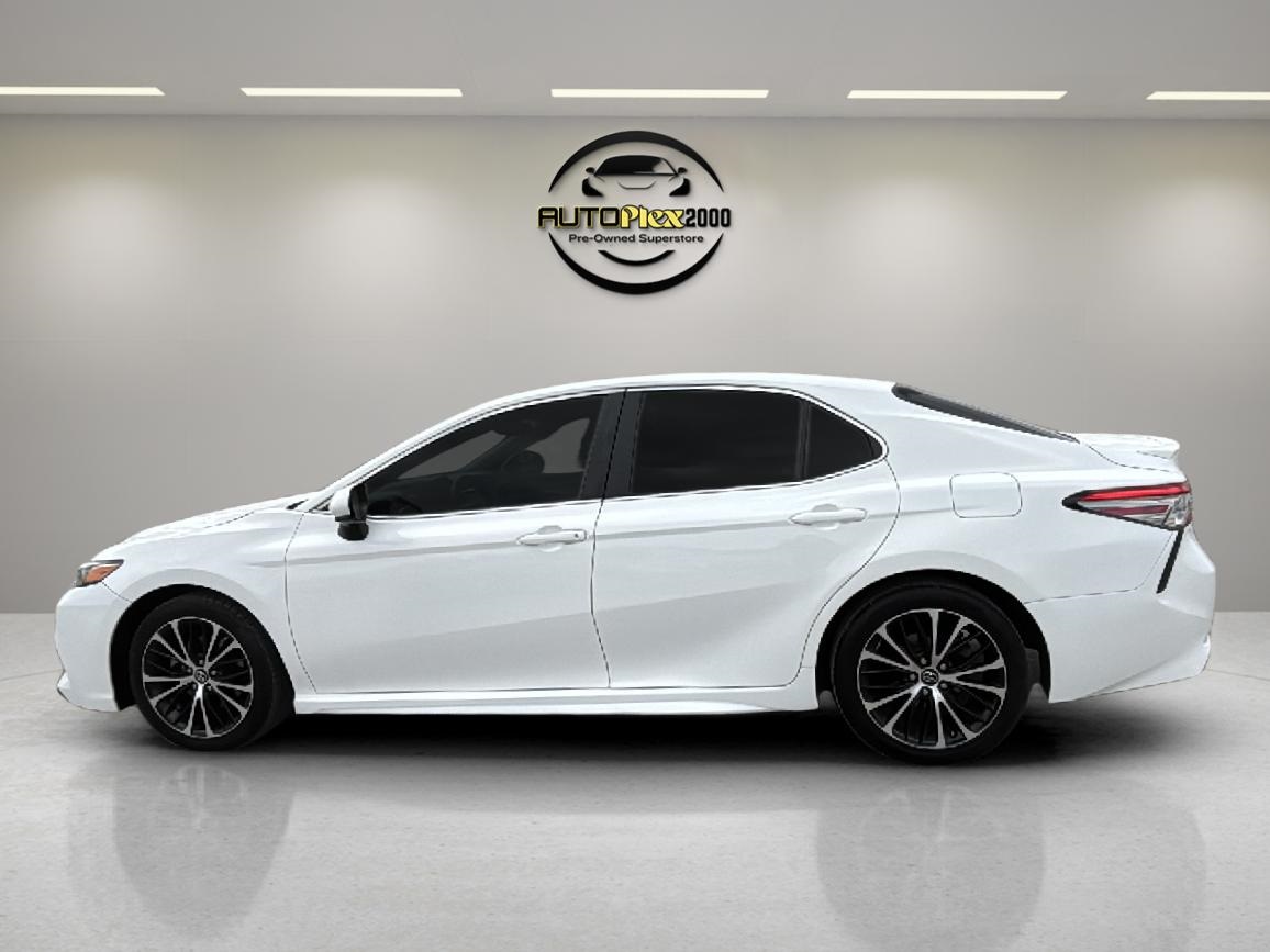 Vehicle image 5 of 21
