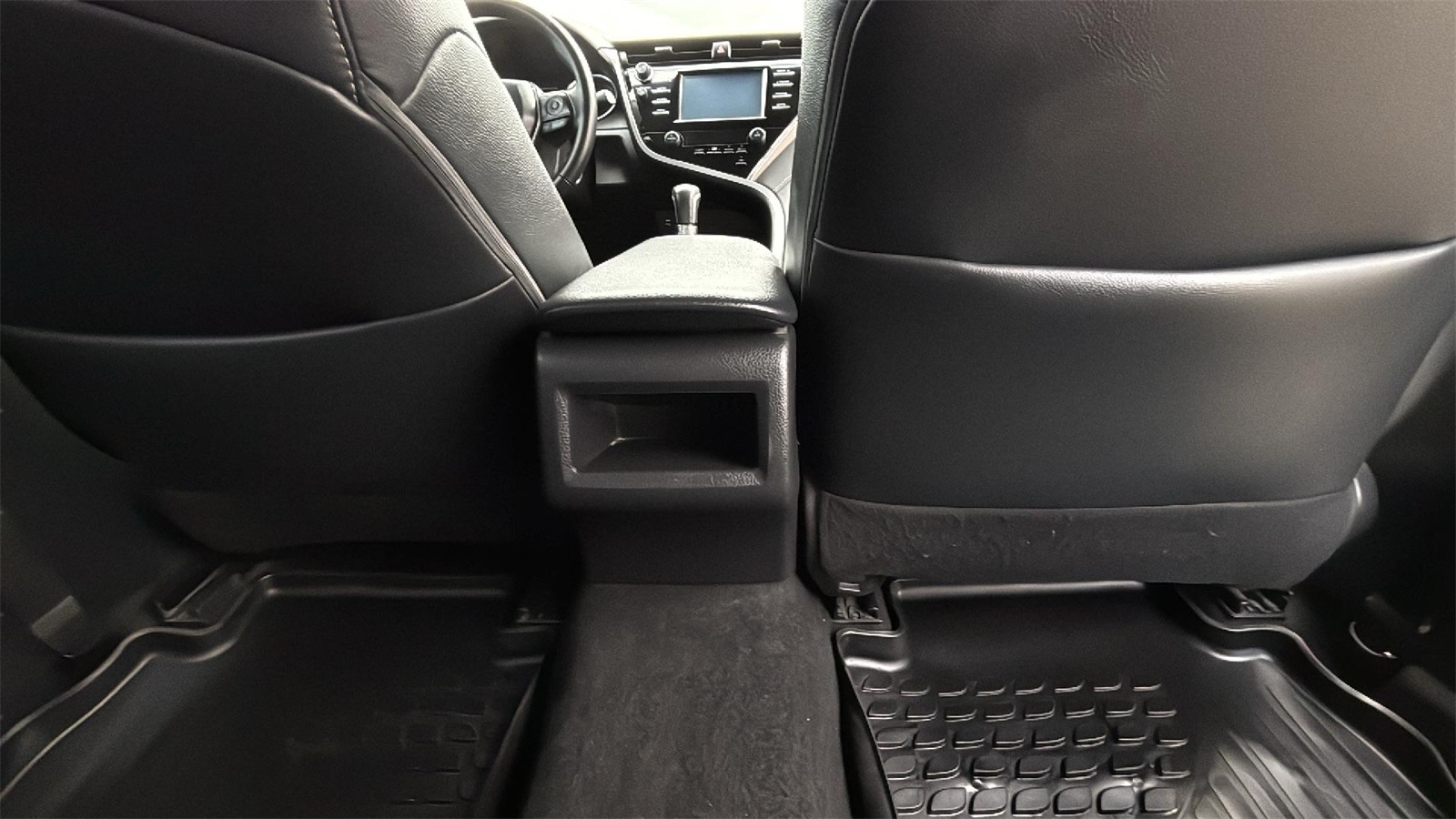 Vehicle image 13 of 21