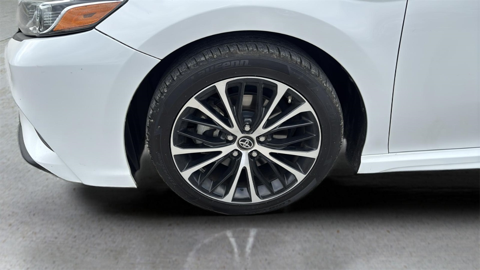 Vehicle image 17 of 21