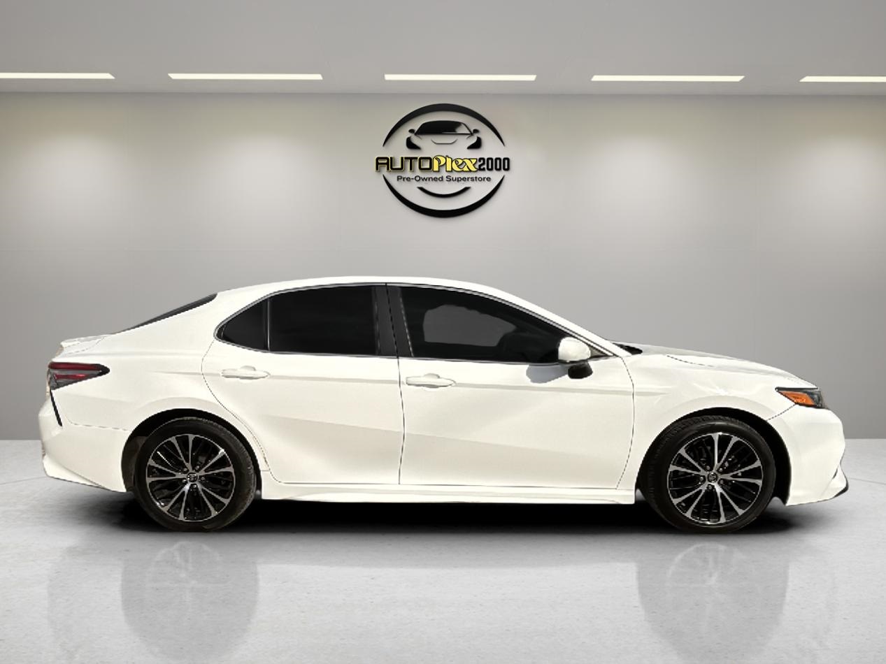 Vehicle image 3 of 21