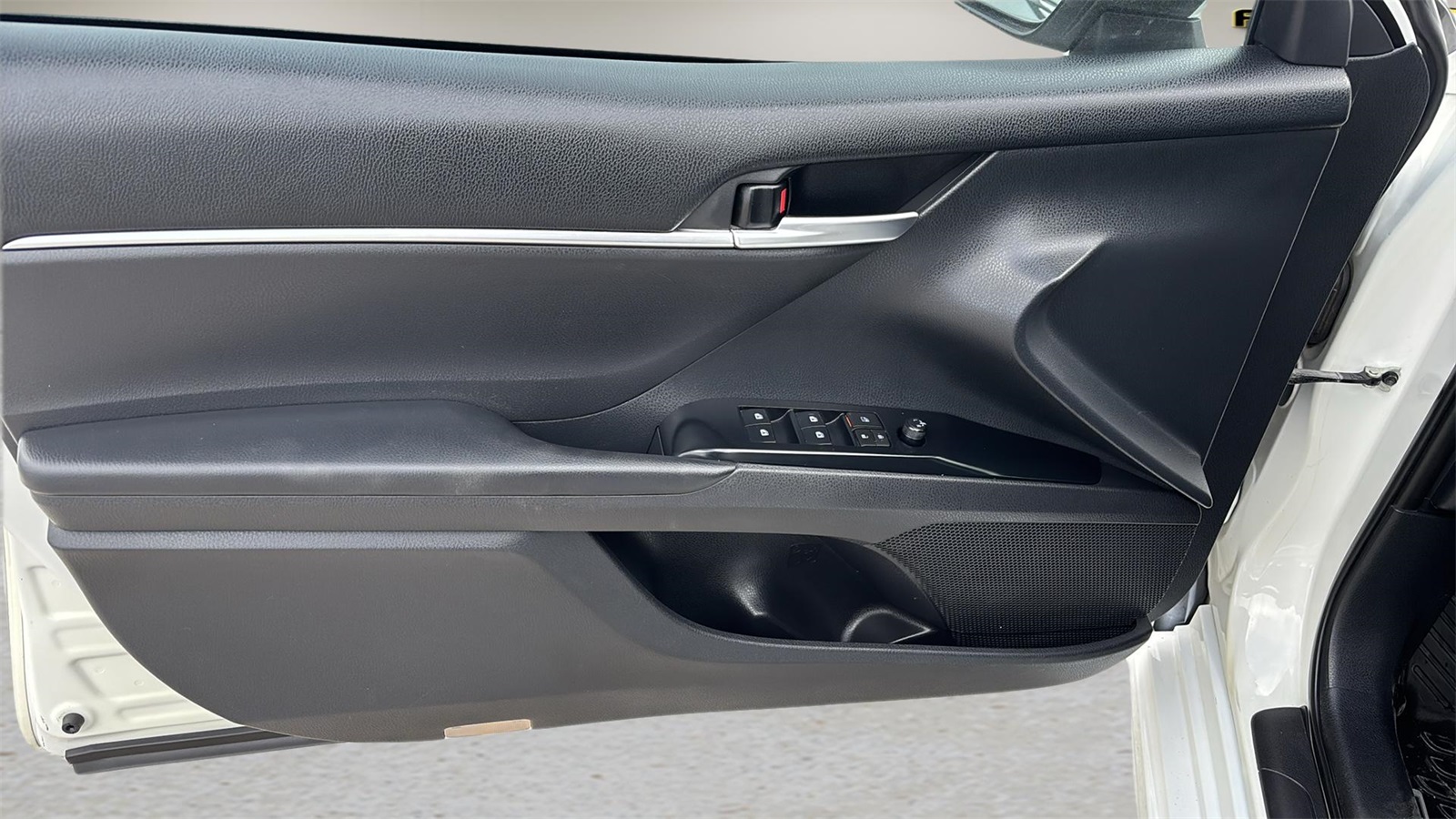 Vehicle image 15 of 21