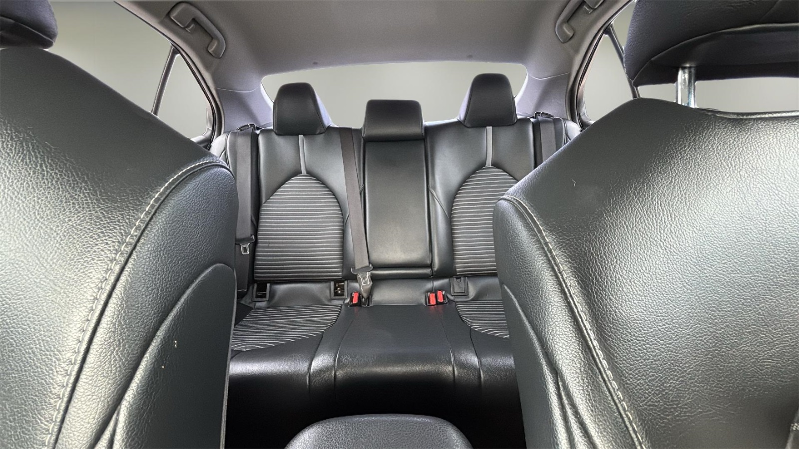Vehicle image 12 of 21