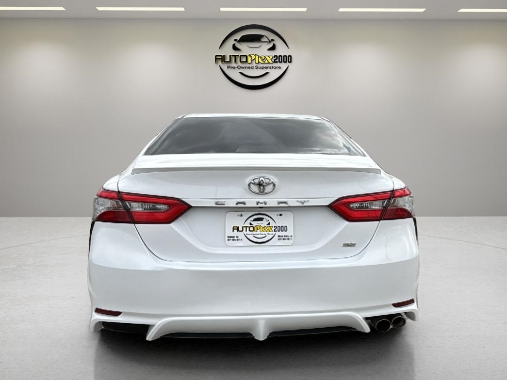 Vehicle image 4 of 21
