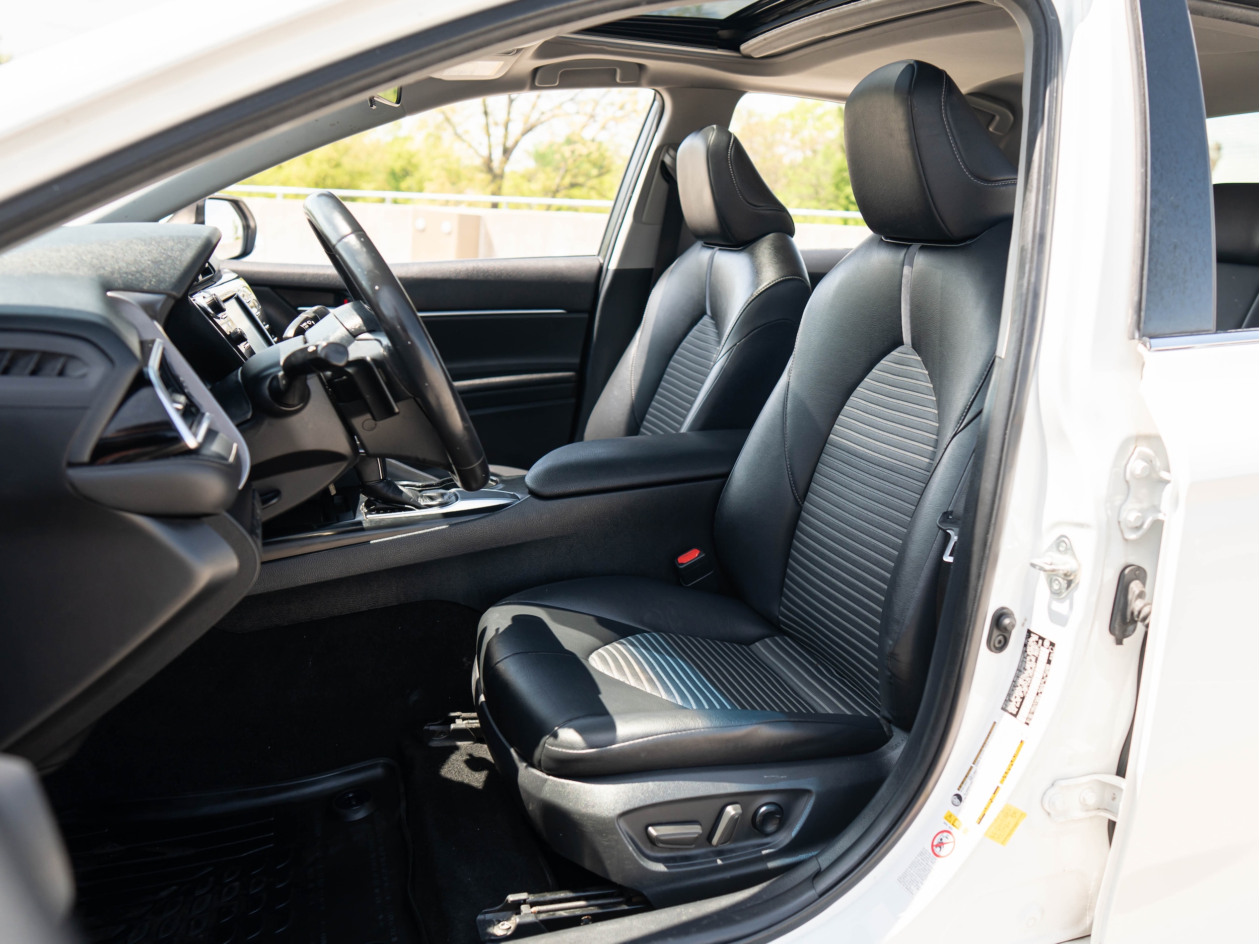 Vehicle image 15 of 48