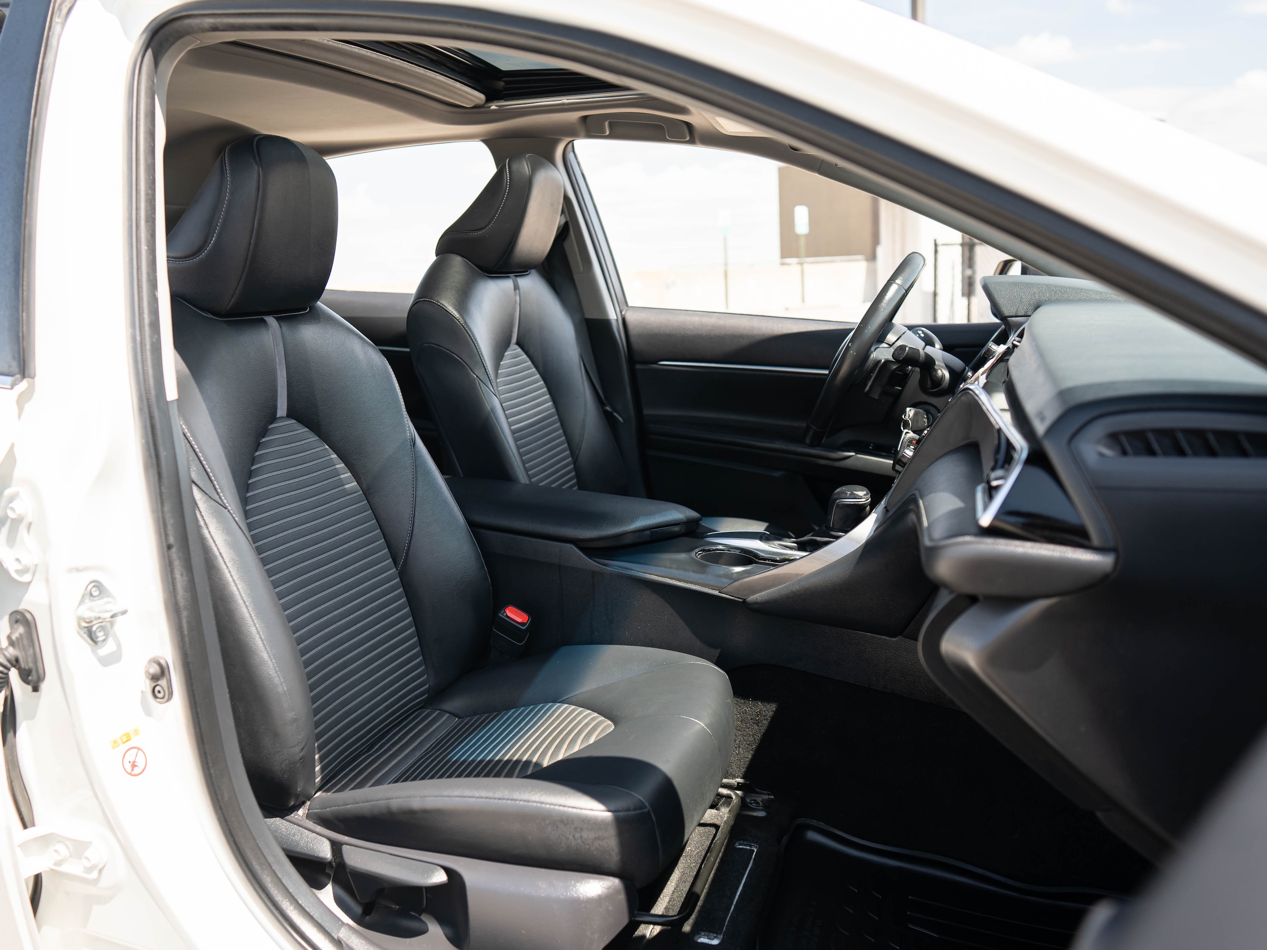 Vehicle image 16 of 48
