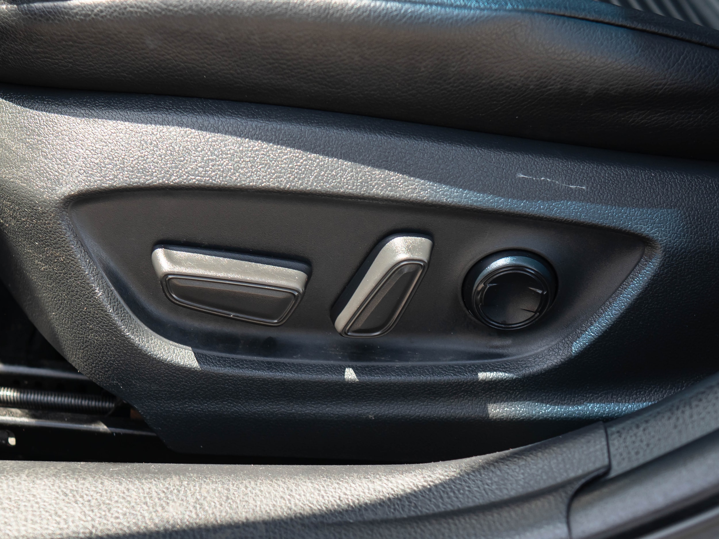 Vehicle image 36 of 48
