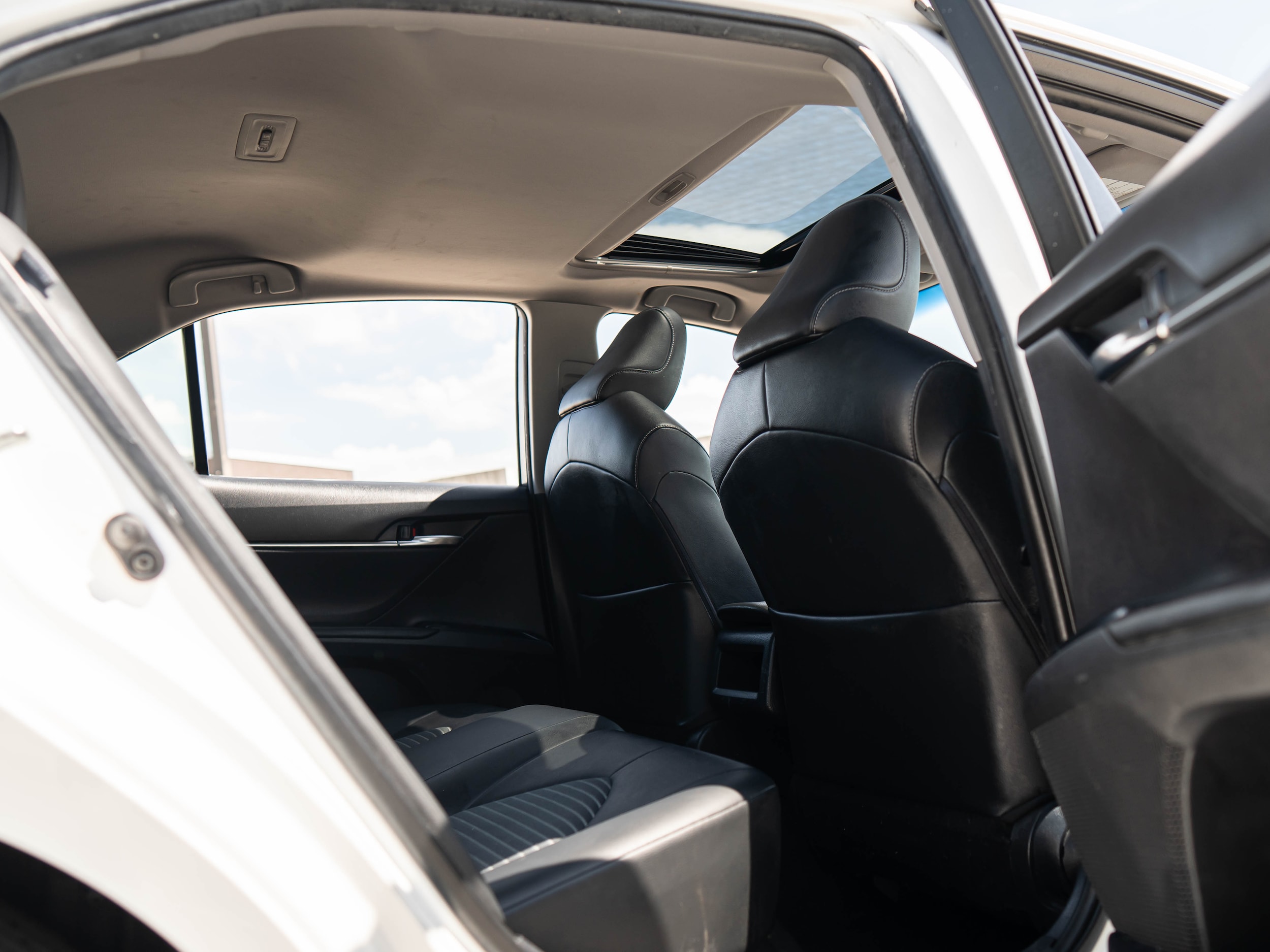 Vehicle image 18 of 48