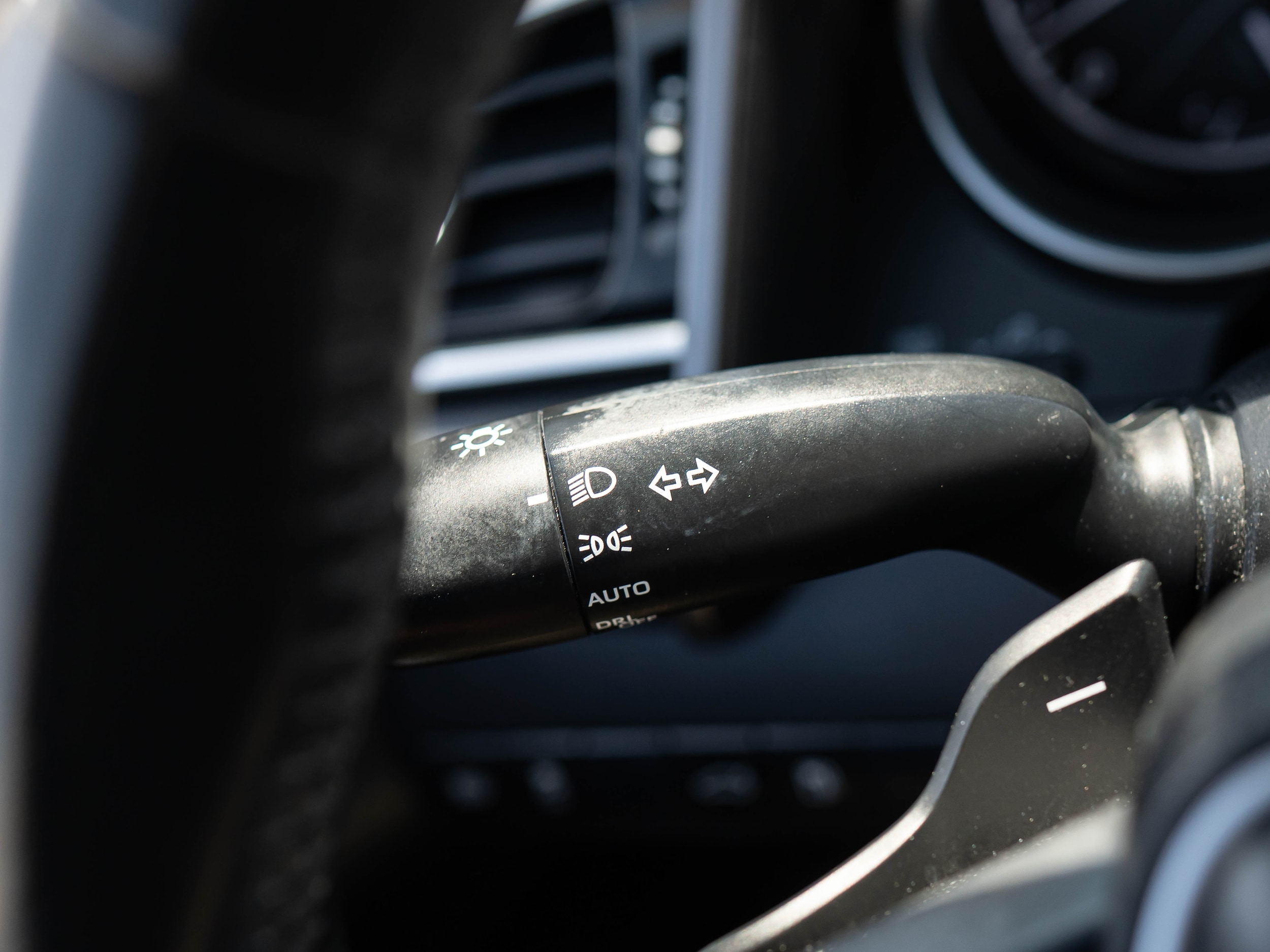 Vehicle image 28 of 48