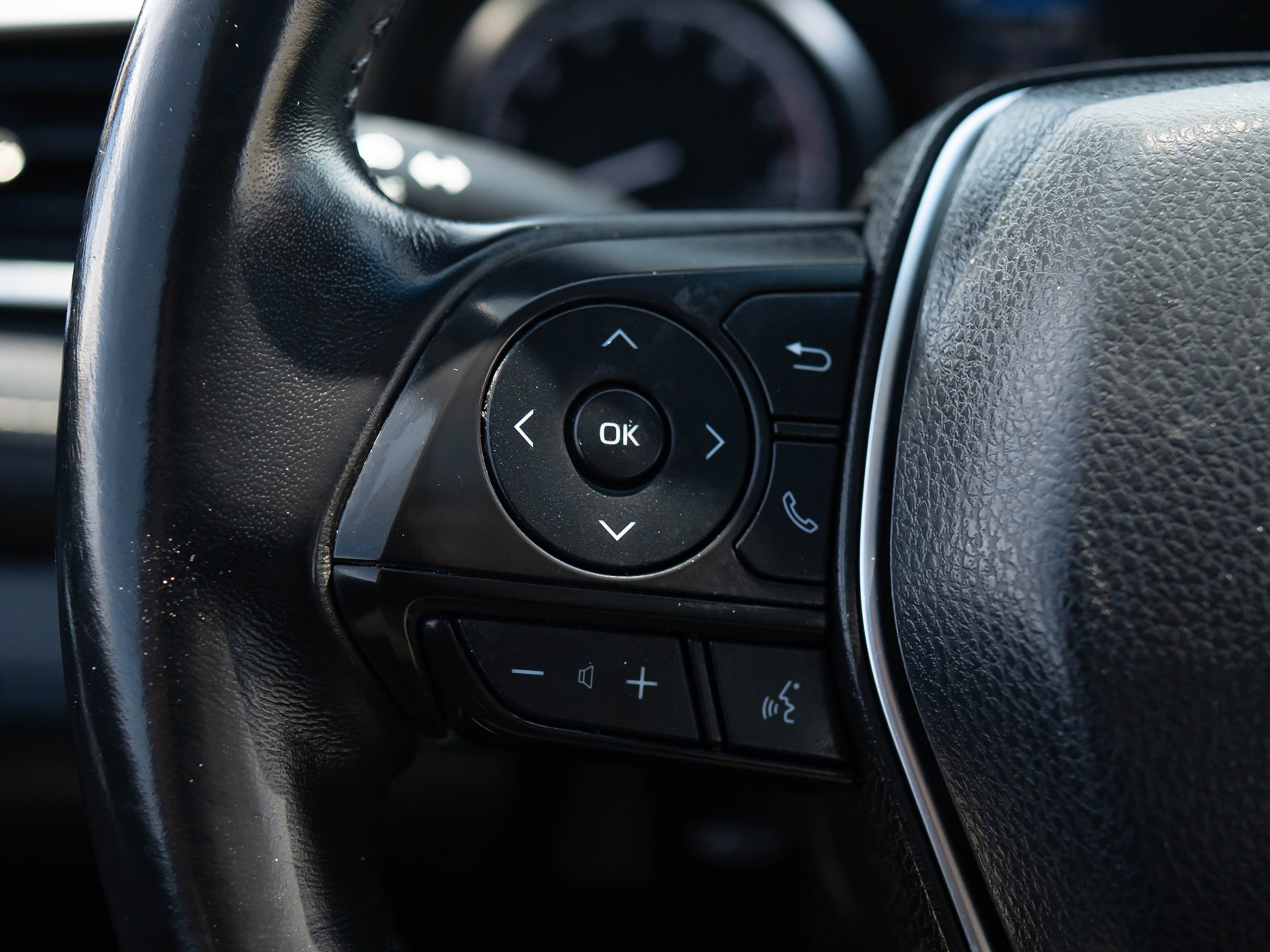 Vehicle image 23 of 48