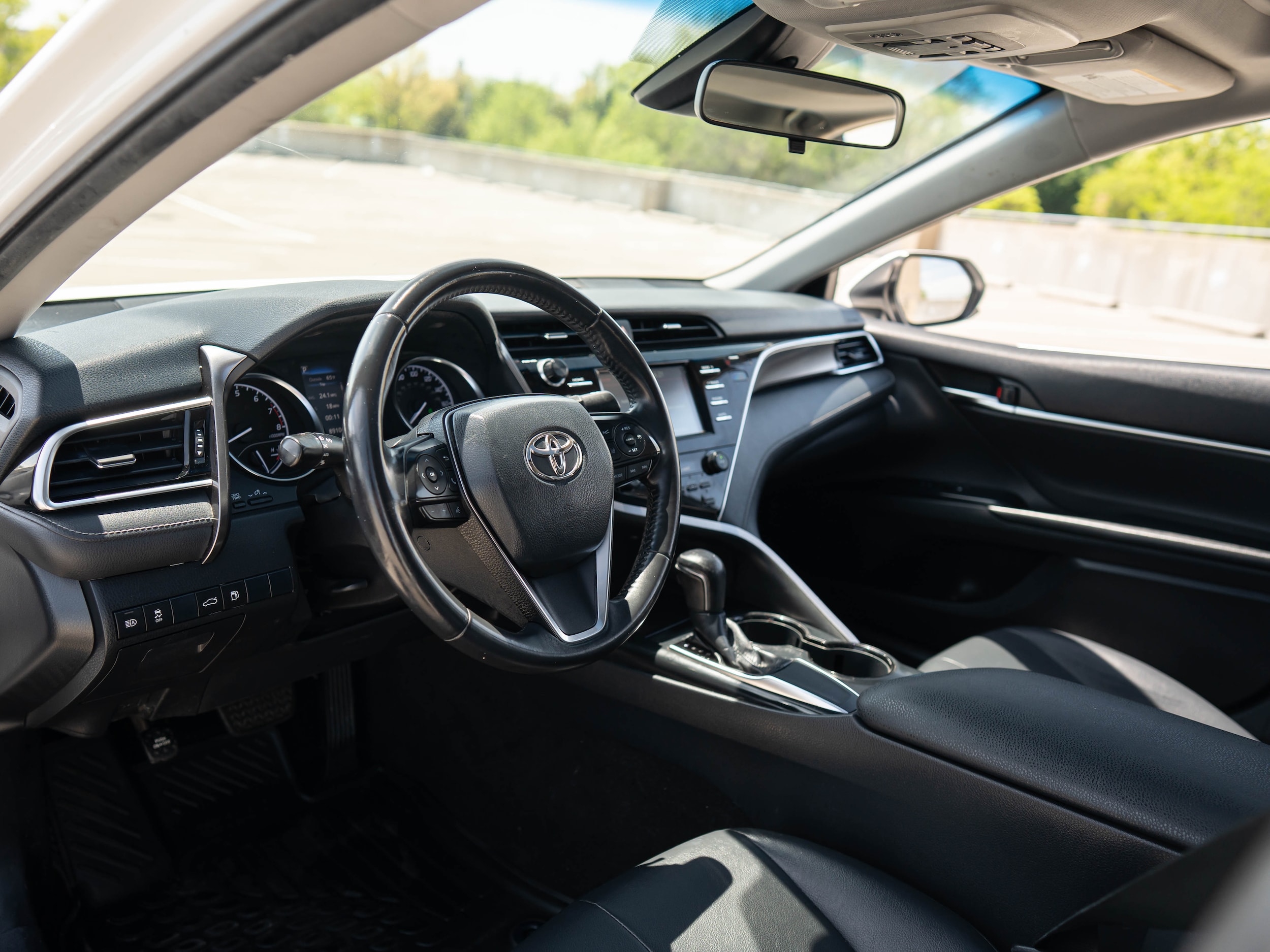 Vehicle image 12 of 48