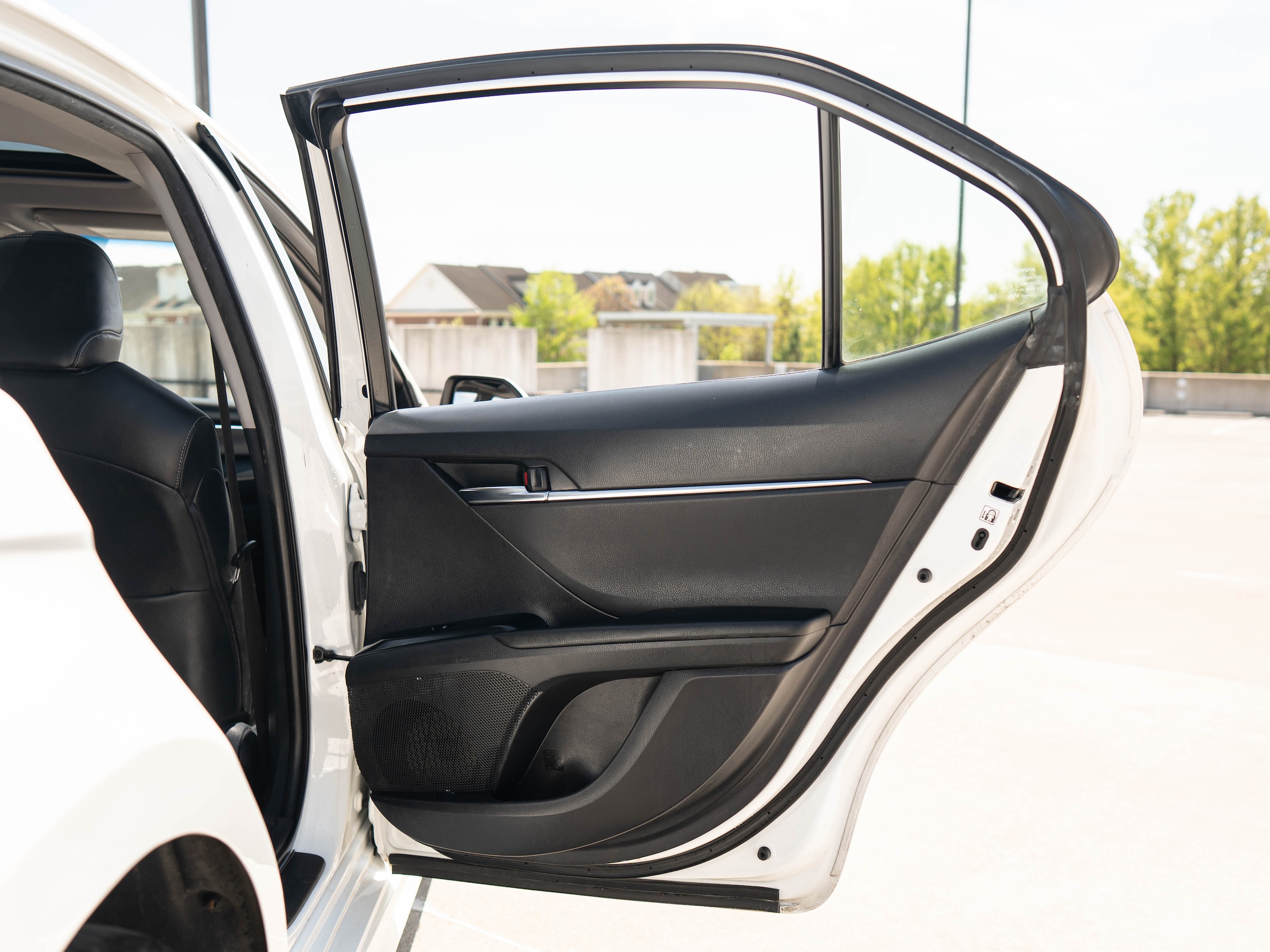 Vehicle image 41 of 48
