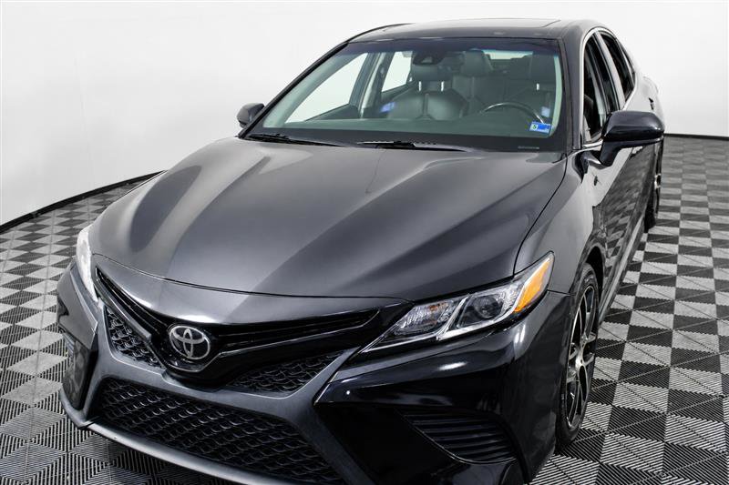 2018 Toyota Camry SE Image 2 of 50