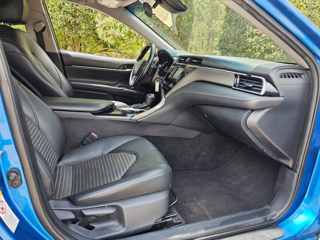 Vehicle image 27 of 28