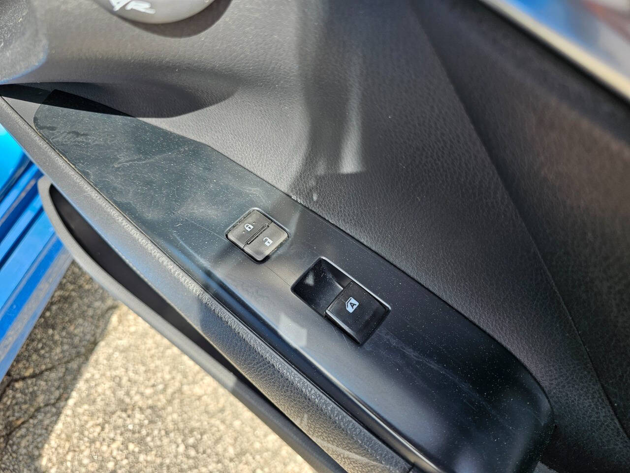 Vehicle image 26 of 28