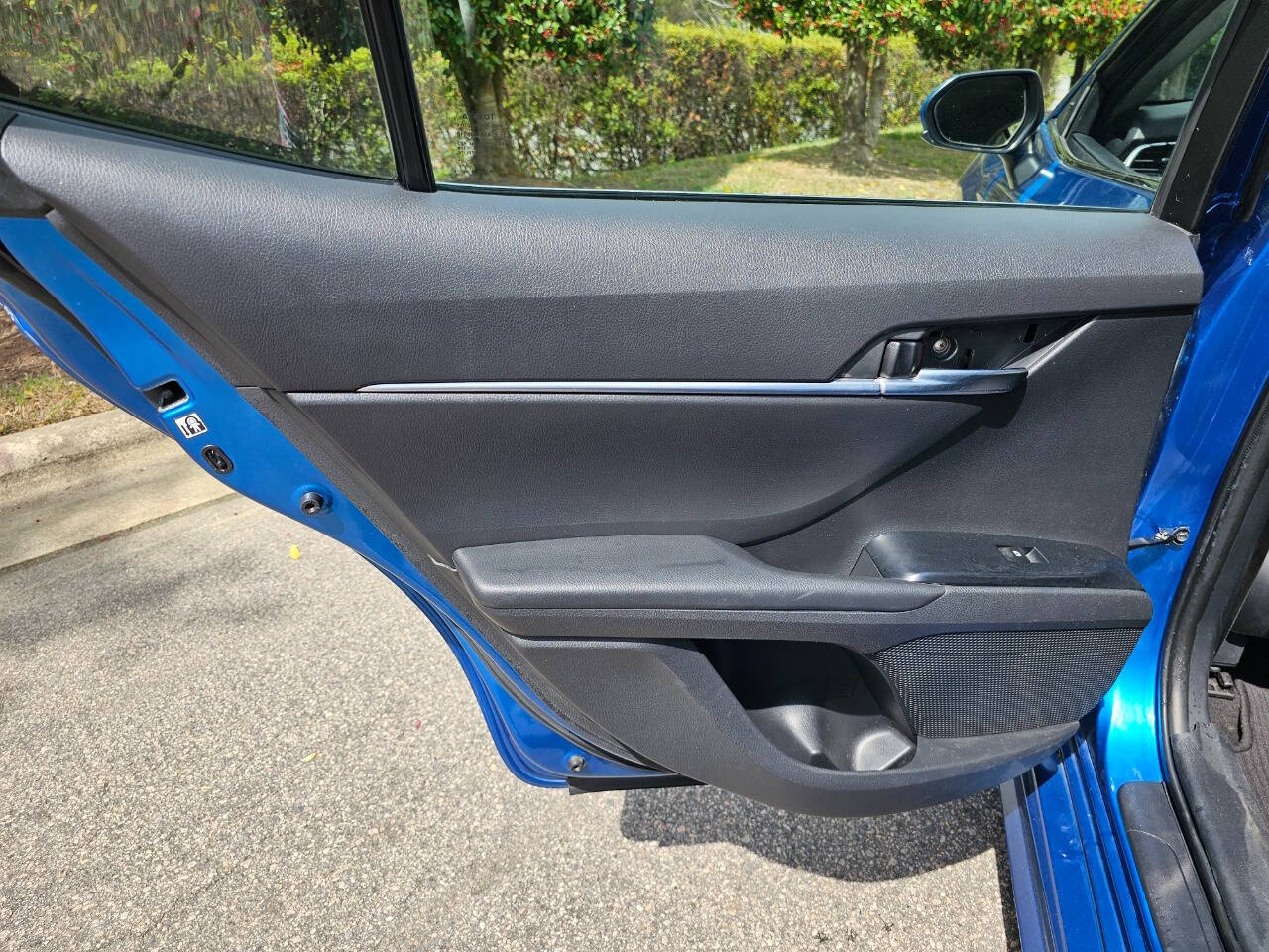 Vehicle image 21 of 28