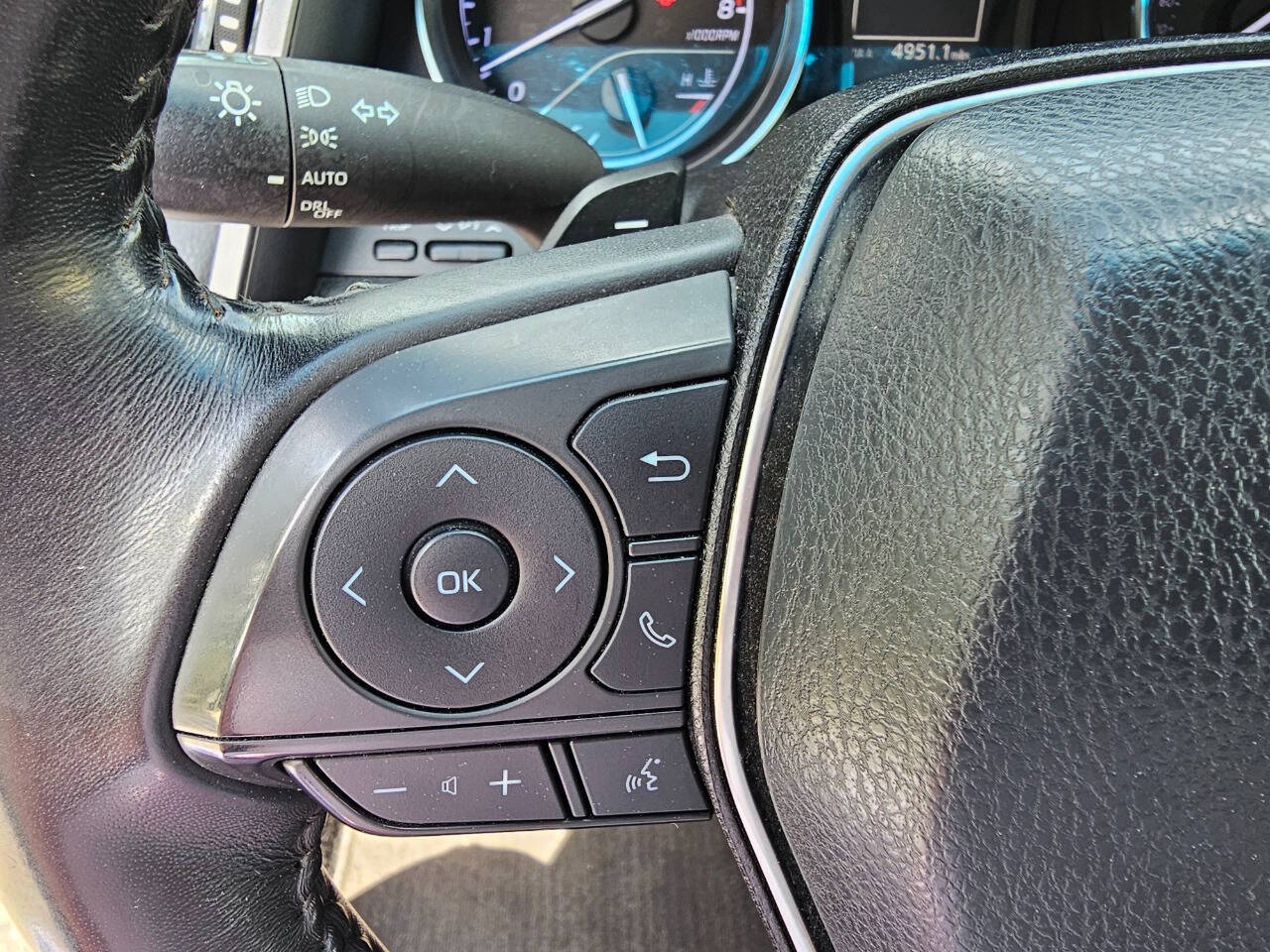 Vehicle image 18 of 28