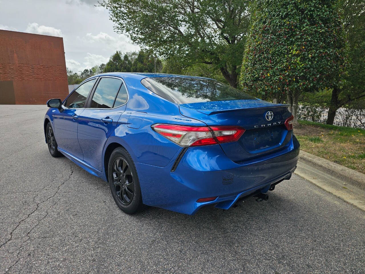 Vehicle image 7 of 28