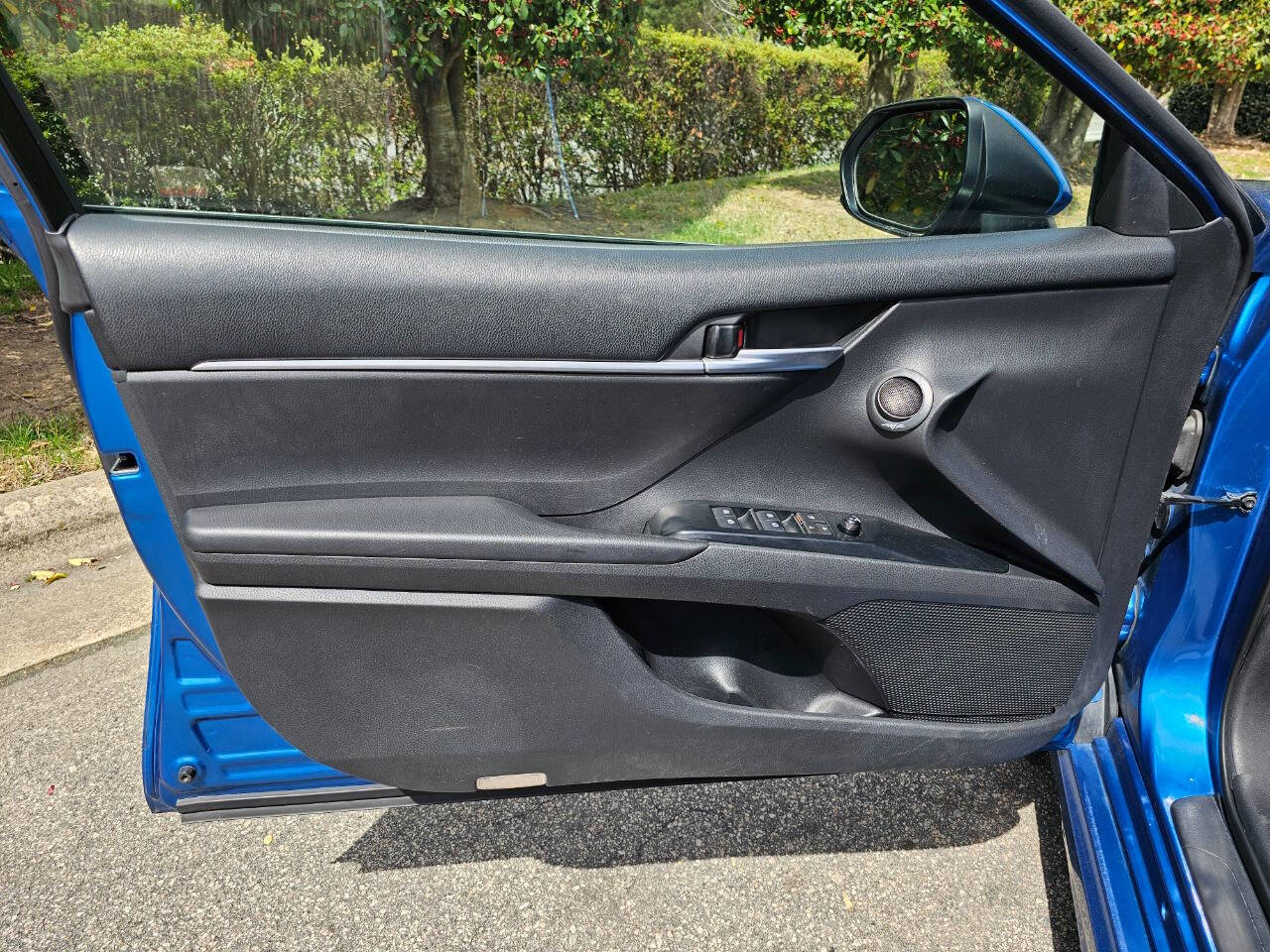 Vehicle image 9 of 28