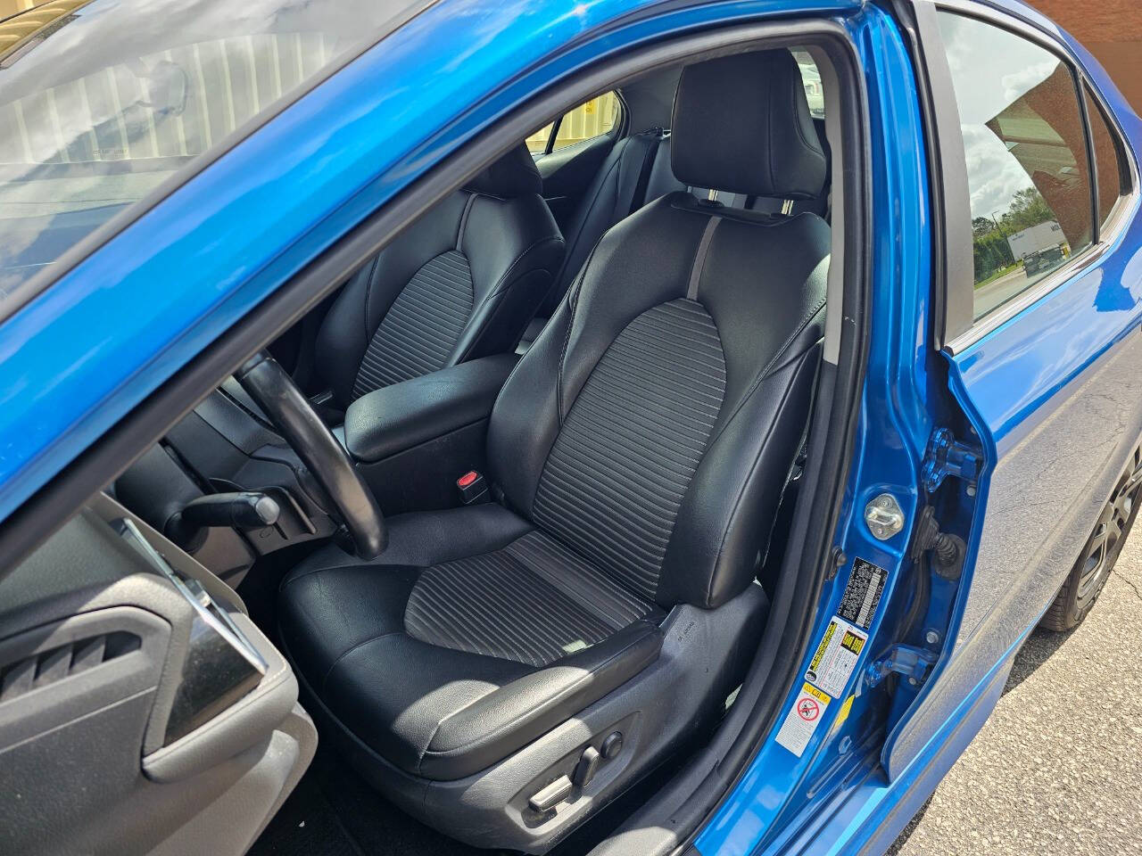 Vehicle image 12 of 28