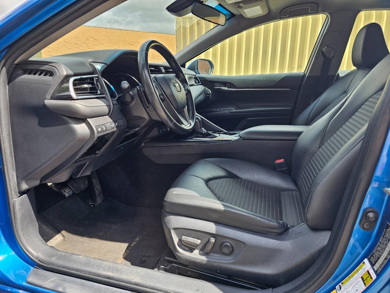 Vehicle image 11 of 28