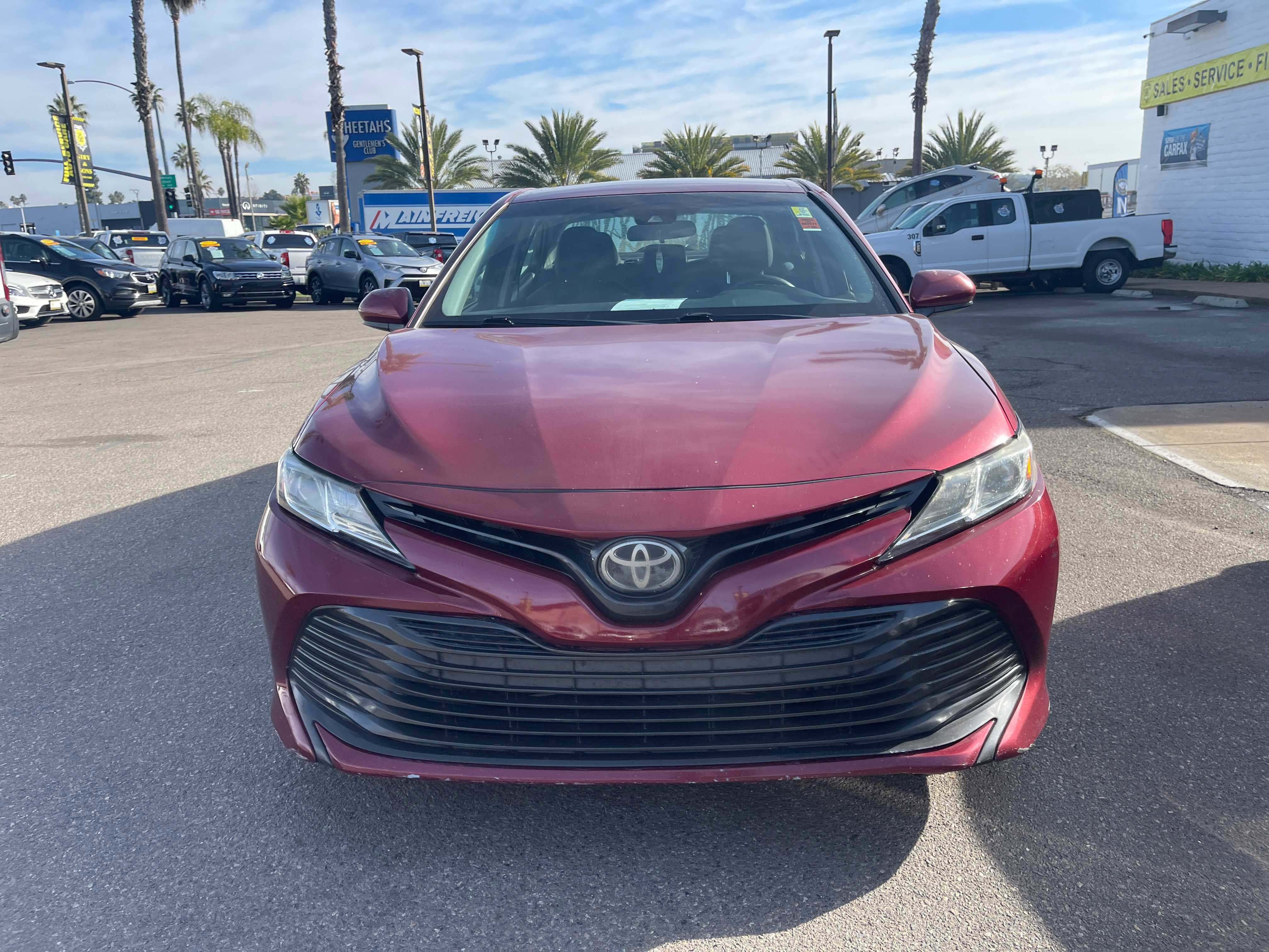 2018 Toyota Camry SE Image 2 of 4