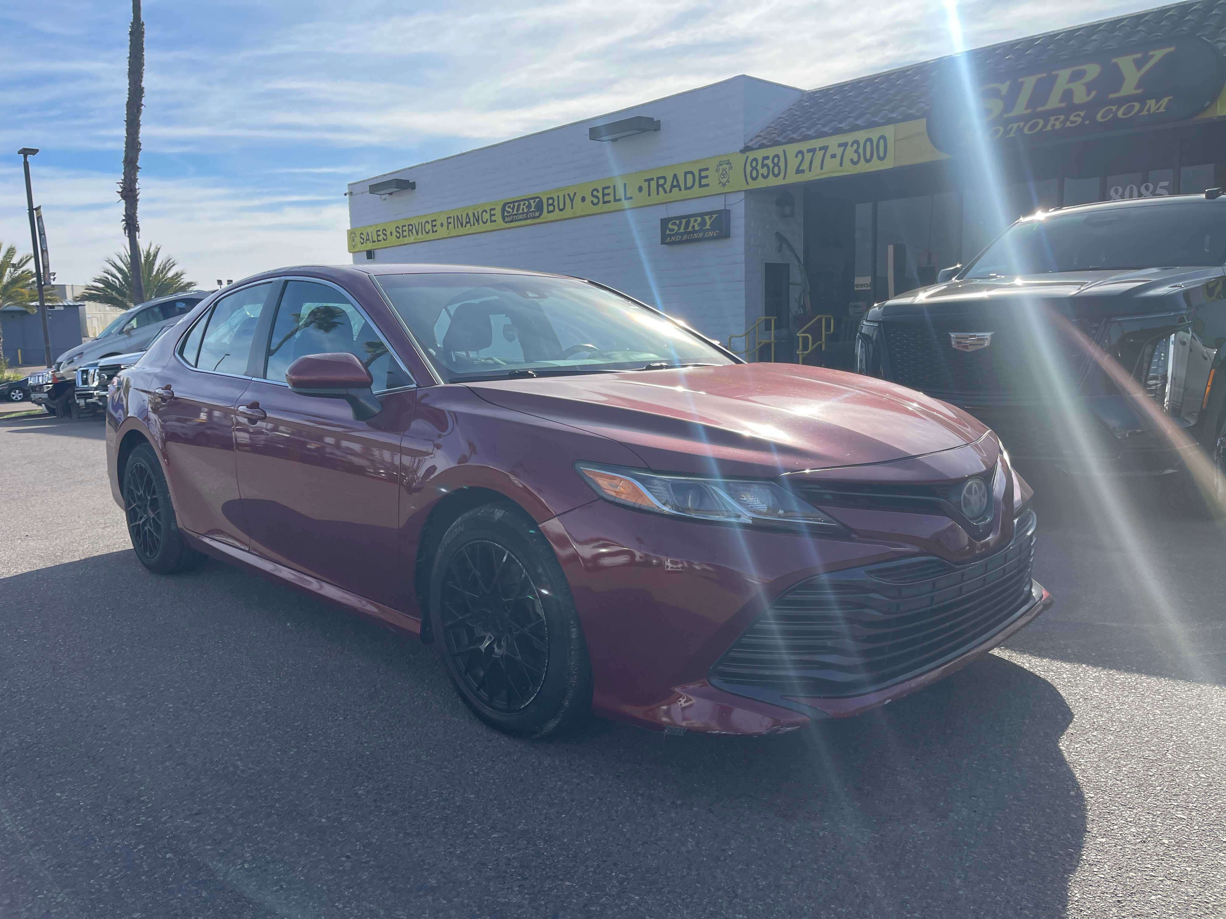2018 Toyota Camry SE Image 3 of 4