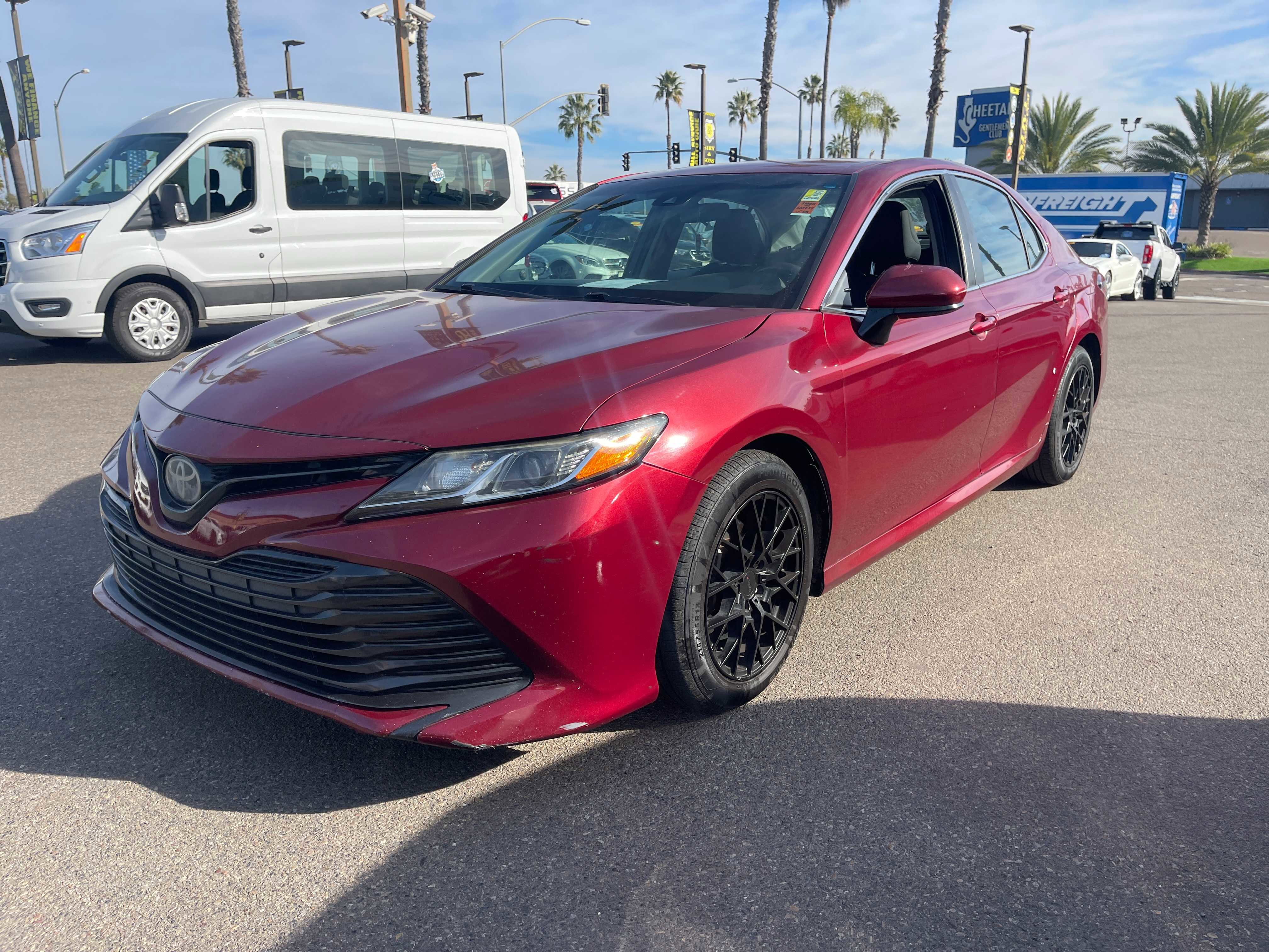 2018 Toyota Camry SE Image 1 of 4