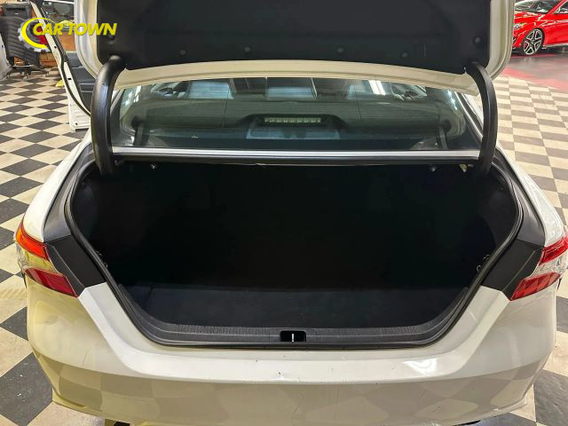 2018 Toyota Camry SE Image 18 of 37