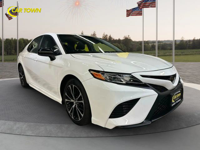 2018 Toyota Camry SE Image 5 of 37