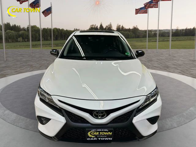 2018 Toyota Camry SE Image 4 of 37
