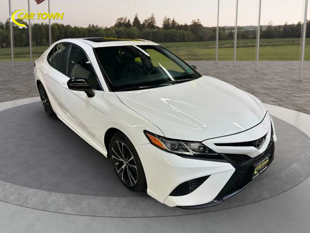 2018 Toyota Camry SE Image 6 of 37
