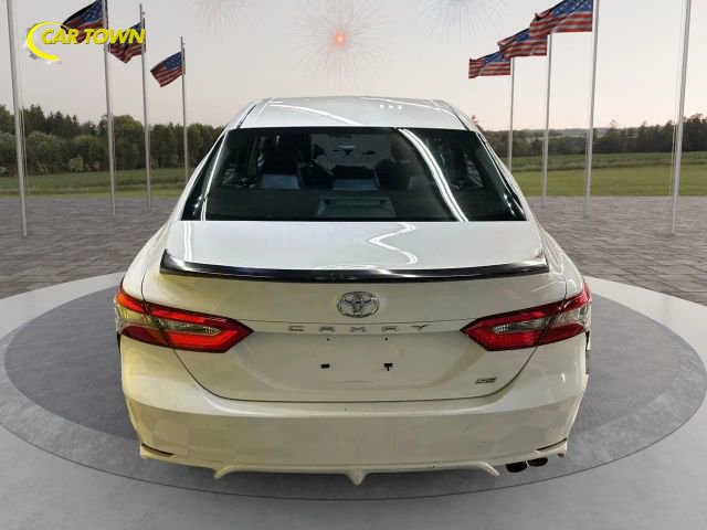 2018 Toyota Camry SE Image 10 of 37