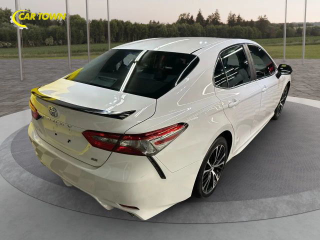 2018 Toyota Camry SE Image 8 of 37