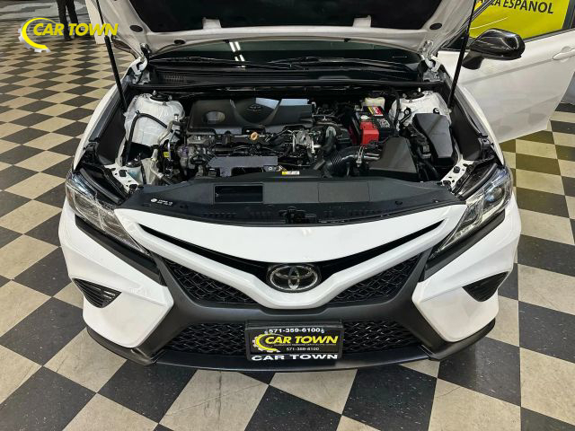 2018 Toyota Camry SE Image 16 of 37