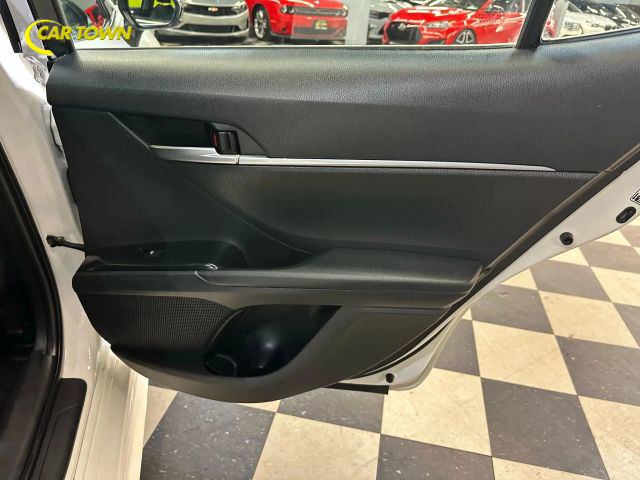 2018 Toyota Camry SE Image 33 of 37