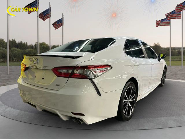 2018 Toyota Camry SE Image 9 of 37