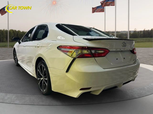 2018 Toyota Camry SE Image 13 of 37