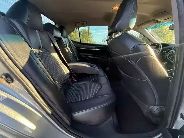Vehicle image 16 of 31